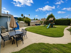Outdoor dining - Family House w/ large yard + AC near SoFi Stadium (Inglewood)