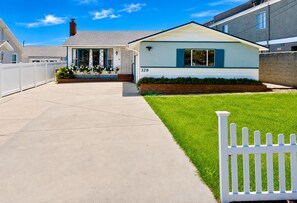 Exterior - Family House w/ large yard + AC near SoFi Stadium (Inglewood)