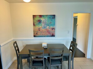 Dining - Family House w/ large yard + AC near SoFi Stadium (Inglewood)