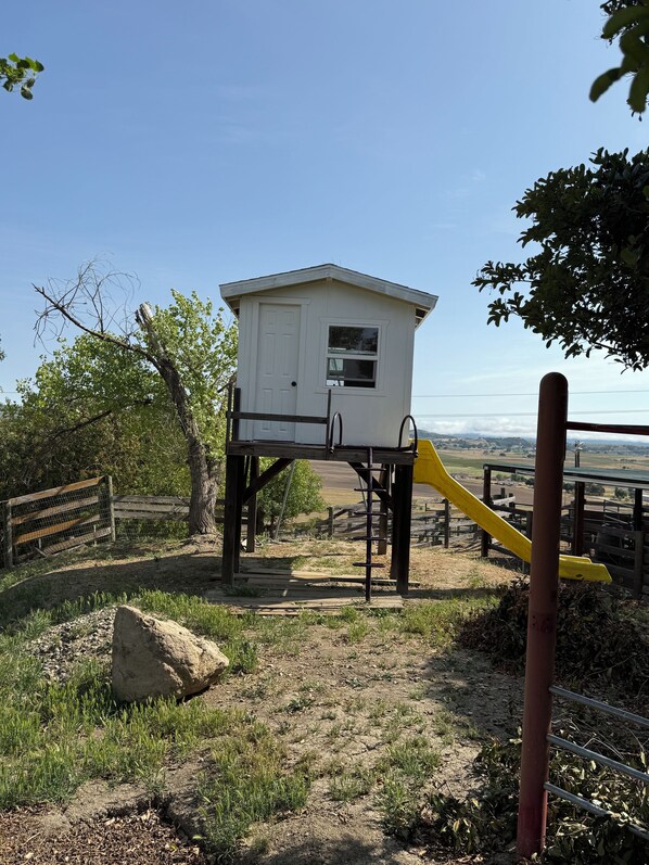 Unclassified image, 1 of 43, button - Amazing Ranch Home located on a 155 acre ranch 10 minutes from downtown Paso. (Paso Robles)