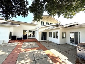 A modern house with a patio, a covered area, and a garage. - Amazing Ranch Home located on a 155 acre ranch 10 minutes from downtown Paso. (Paso Robles)