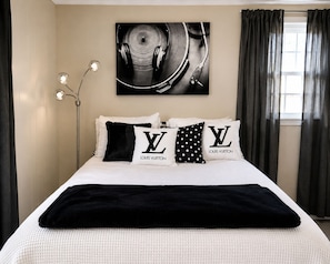 Room - Lovely 2-bedroom duplex with AC in welcoming Greenville (Greenville)