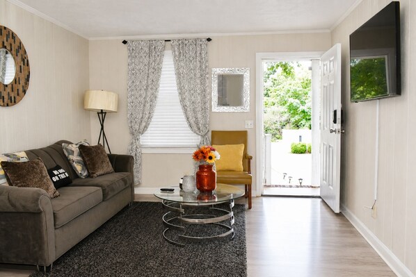 Living area - Lovely 2-bedroom duplex with AC in welcoming Greenville (Greenville)
