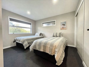 Unclassified image, 3 of 22, button - Vinnies Haven - Opunake Holiday Home (Opunake)