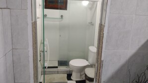Shower, towels, soap, toilet paper - Recanto dos Loureiros (SAQUAREMA)