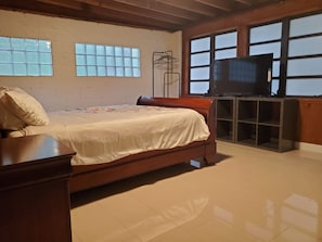 Room - Remodeled Artist Studio in Coconut Grove (Miami)