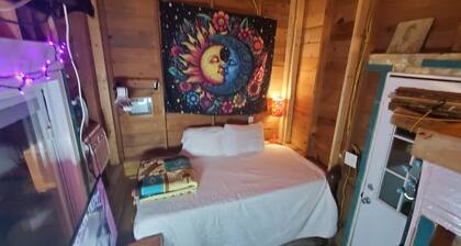 Peaceful studio with AC in charming Mobile perfect for getaway