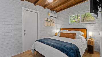 1 bedroom, iron/ironing board, WiFi (free), bed sheets