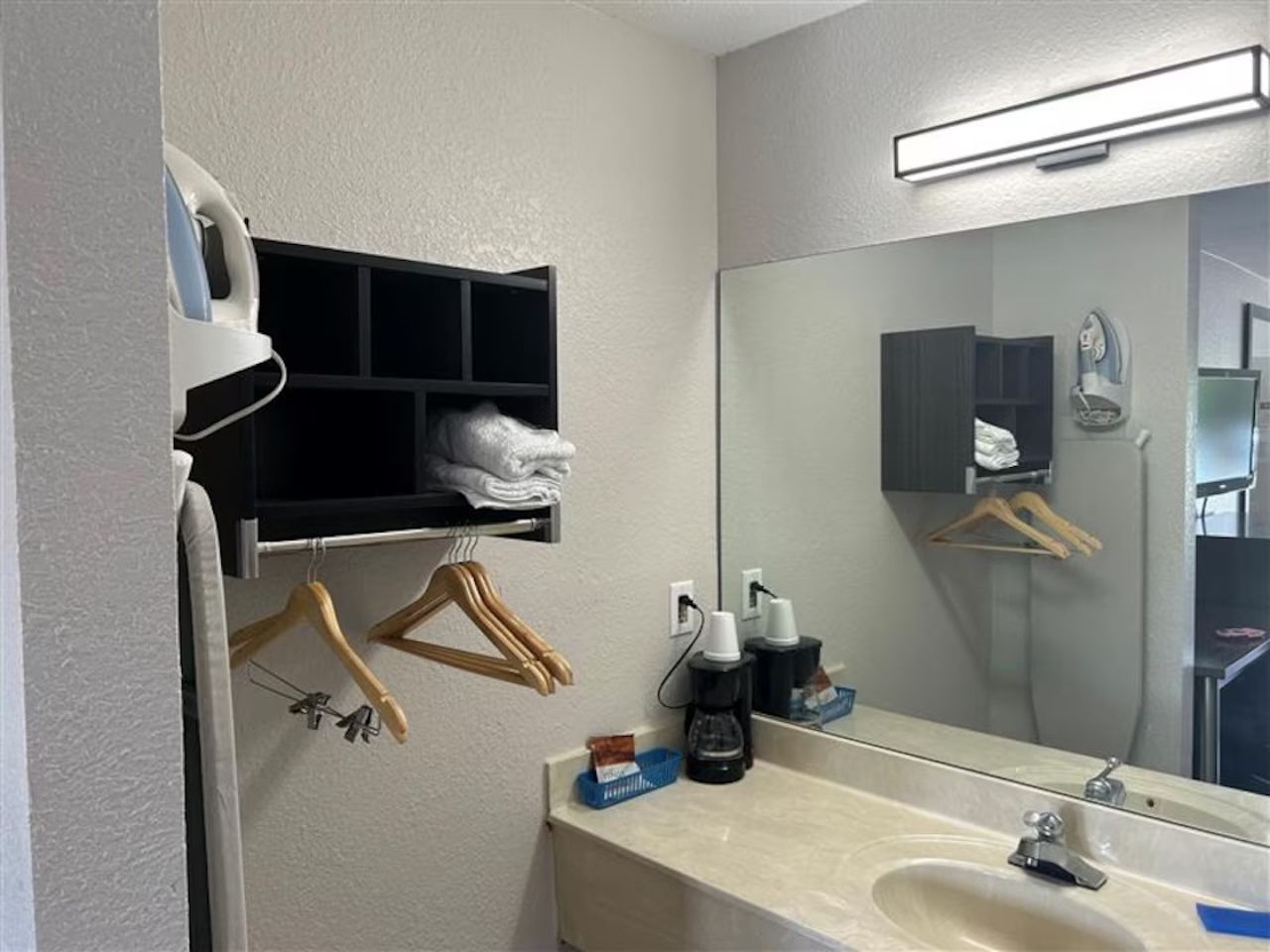 Queen Beds | Room W/ Free Parking | 1.2 Miles From Local Restaurants - Lookout Mountain, TN