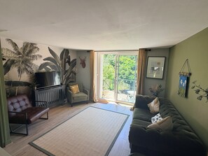 Living area - Quaint 2-bedroom house in Rancon for relaxing getaways, close to Lac st Pardoux (Rancon)