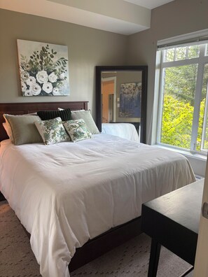 Room - 2BR/2BA Condo on Bear Mountain Golf Course | 8th Green Views (Victoria)