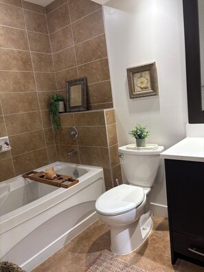 Bathroom - 2BR/2BA Condo on Bear Mountain Golf Course | 8th Green Views (Victoria)