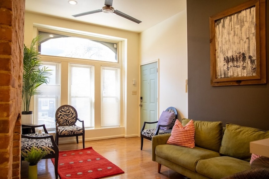 Eclectic Comfort: The Kitt 2br/2ba W/ Balcony Near Mica & Jhu - Baltimore