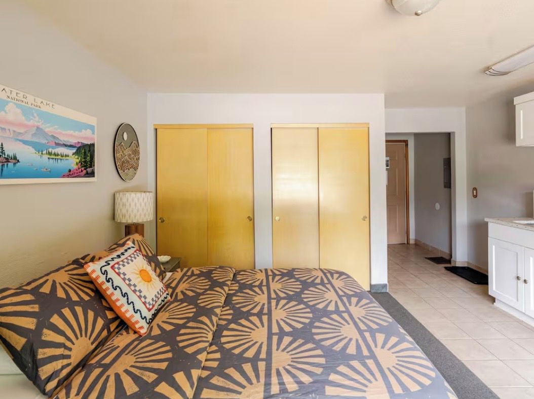 Iron/ironing board, travel crib, WiFi (free), bed sheets