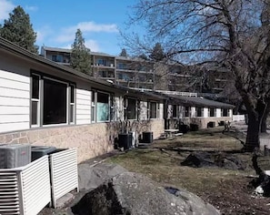 Exterior - Deschutes River View + Pioneer Park. Short Walk to Downtown Along River Path (Bend)