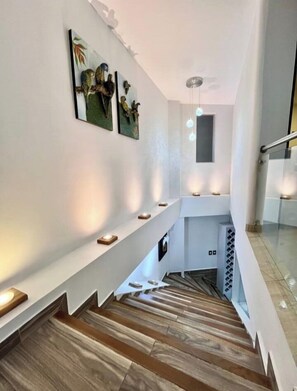 Interior - Sumptuous and Spacious - Class 5 Residential Area (Estrato 5) (Manizales)