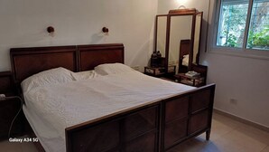 Room - Katamon 5BR Garden Apartment (Jerusalem)