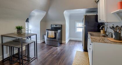 5 Minutes to KU Med • Fast Wi-Fi • Pet-Friendly • In-Unit Washer & Dryer