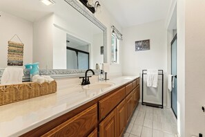 Unclassified image, 5 of 31, button - Wooded Whitetail Retreat at Beaver Lake - Sleeps 14 - Games, Decks & Lake Access (Rogers)