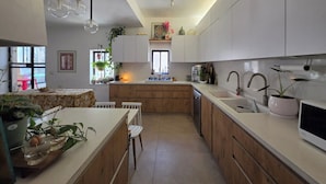 Private kitchen - Old City Chayei Olam Family Apartment Steps from the Kotel (Jerusalem)