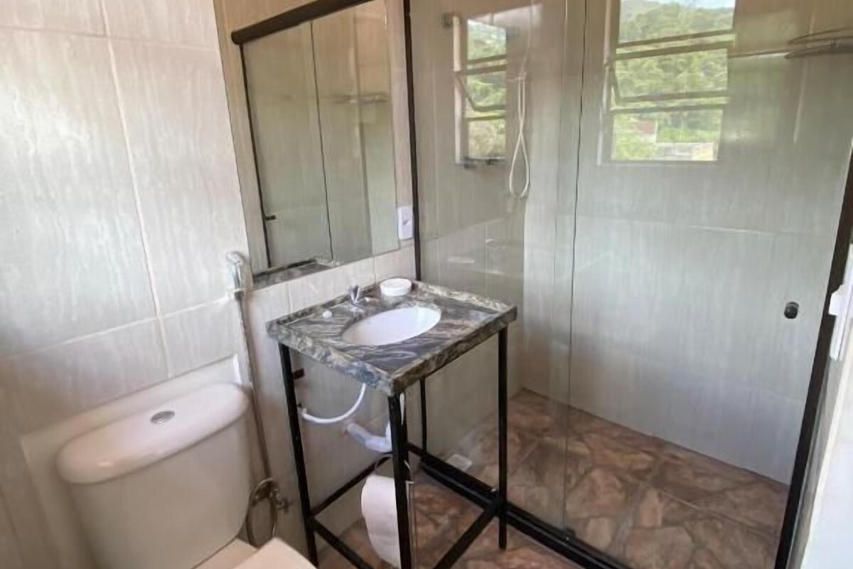 Suite | Badezimmer | Dusche, kostenlose Toilettenartikel, Haartrockner, Handtücher
