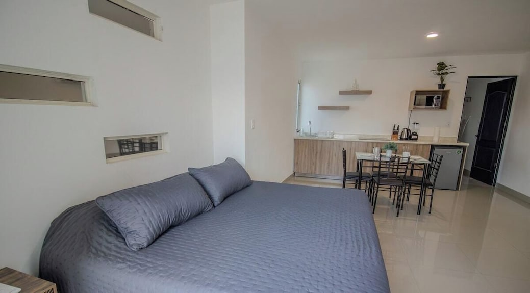 Comfortable King Loft With Balcony - Upper Floor - Ciudad Apodaca