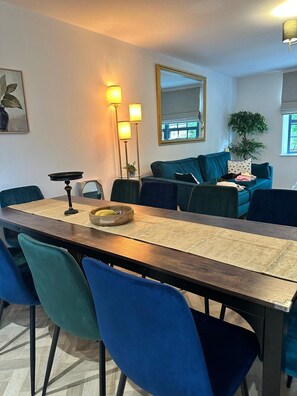 Dining - Chepstow 4BR Retreat | Gated, Garden & Parking (Chepstow)