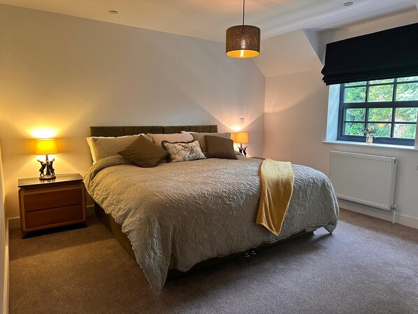 Room - Chepstow 4BR Retreat | Gated, Garden & Parking (Chepstow)