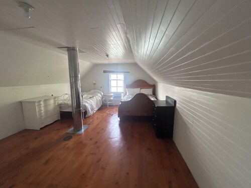 Quaint 3-bedroom cabin in peaceful Harsens Island getaway