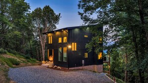 Unclassified image, 3 of 48, button - New Luxury Cabin - HotTub & Views - 5 min to Boone (Blowing Rock)