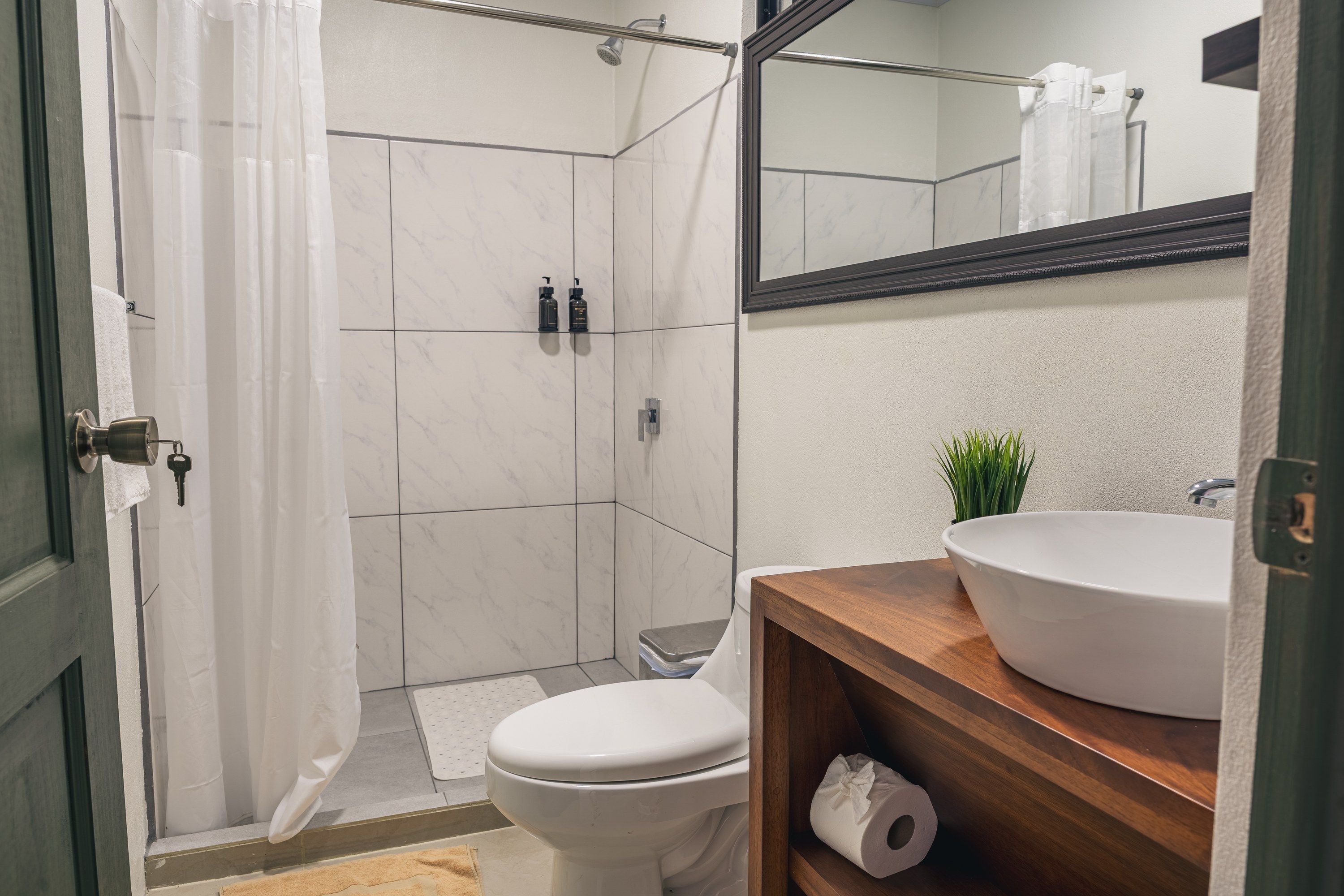 Kamar Quadruple Khas, balkon | Kamar mandi | Shower, perlengkapan mandi gratis, sabun, dan sampo