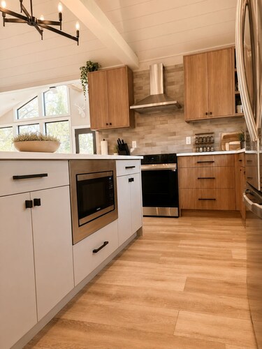 As seen on season six of Scott’s vacation house rules on HGTV.  Lakeside Lodge!