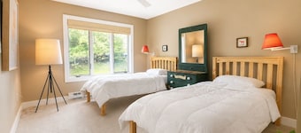 3BR Quechee Townhouse | Ski, Woodstock & Gorge
