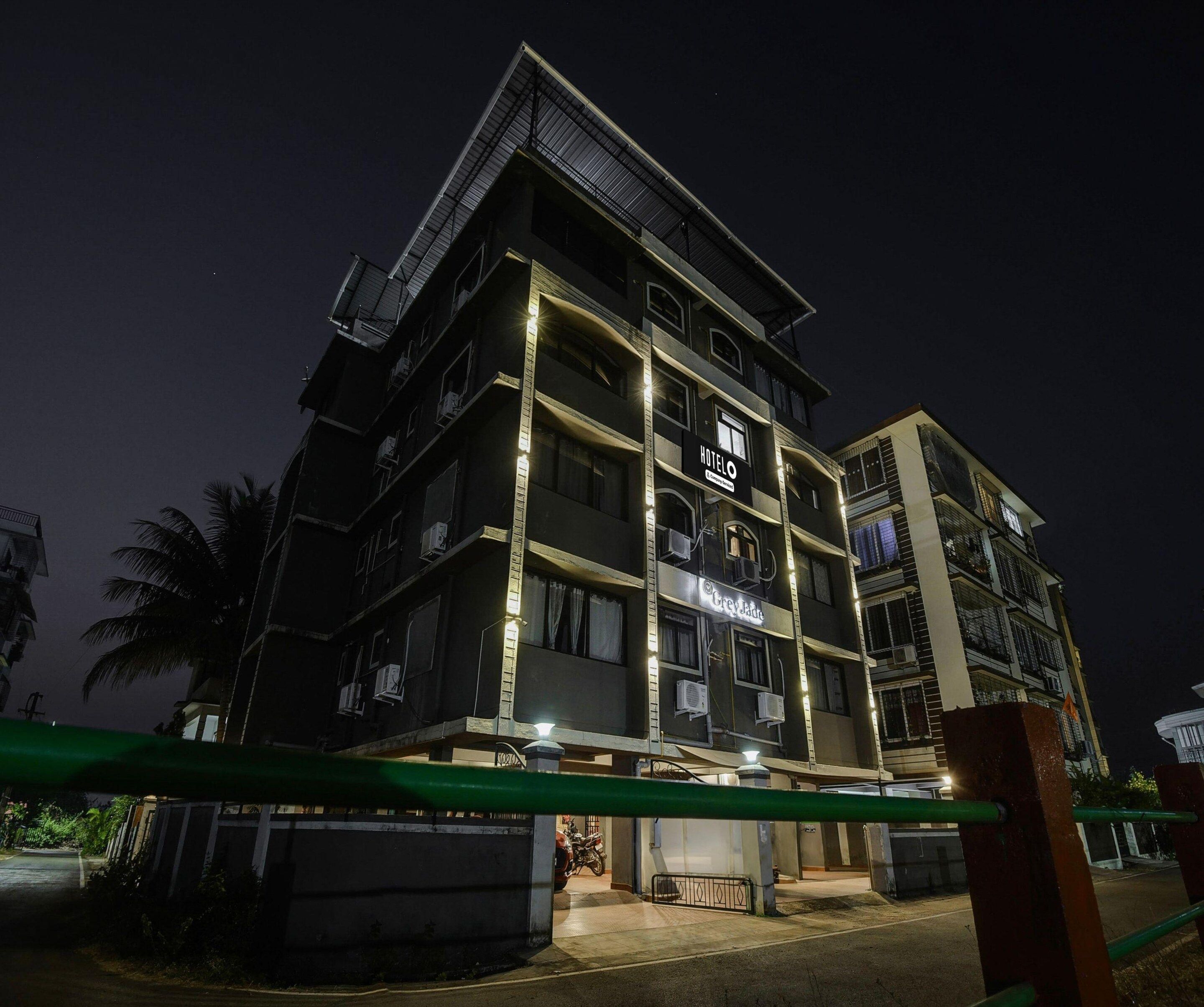 A multi-story hotel with a sign indicating 'HOTEL' and 'Grey Jacket' on the facade.