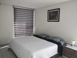 Apartamento, balcón, vistas a la ciudad | Cortinas opacas y wifi gratis