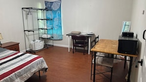 Room - Private Room in a Spacious, Budget-Friendly Home (Keller)