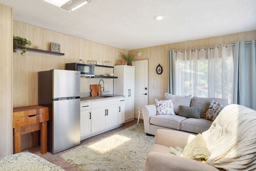Cozy 1-bedroom studio in beautiful Lyons with air conditioning & heat.