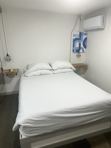 Queen Room Near Silverwood Theme Park | Room 6