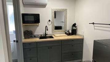 Coffee/tea maker, fridge, microwave