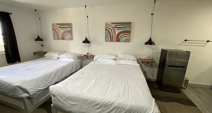 \2 Queen Beds Near Silverwood Theme Park | Room 10