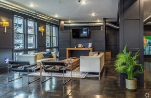Lobby - "Beautiful Luxury Loft in the Heart of Downtown" (Memphis)