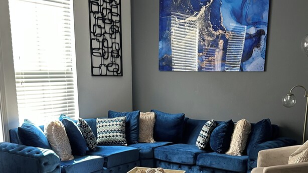 Unclassified image, 1 of 18, button - "Beautiful Luxury Loft in the Heart of Downtown" (Memphis)