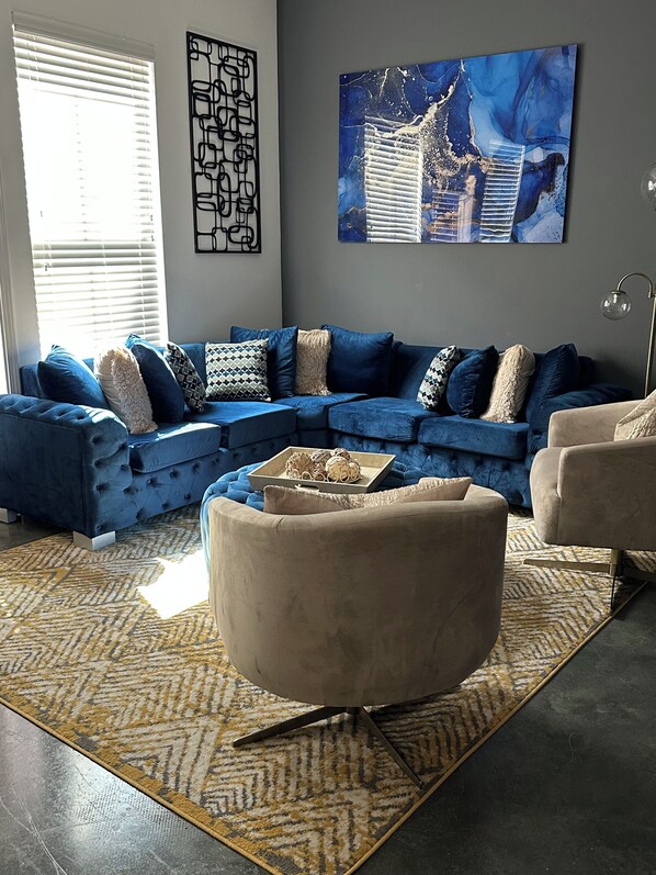 Living area - "Beautiful Luxury Loft in the Heart of Downtown" (Memphis)