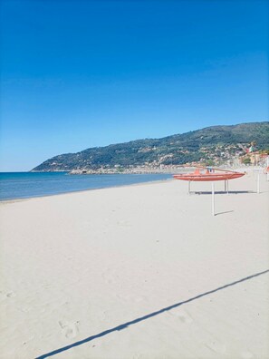Beach - Casa Mimosa - One Bedroom Apartment, Sleeps 5 (Marina di Andora)