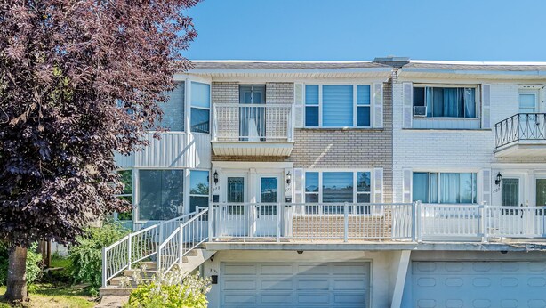 Exterior - Résidence Robin | 3BDR | 4 Beds Place Bell | 5 Min from Metro (Laval)