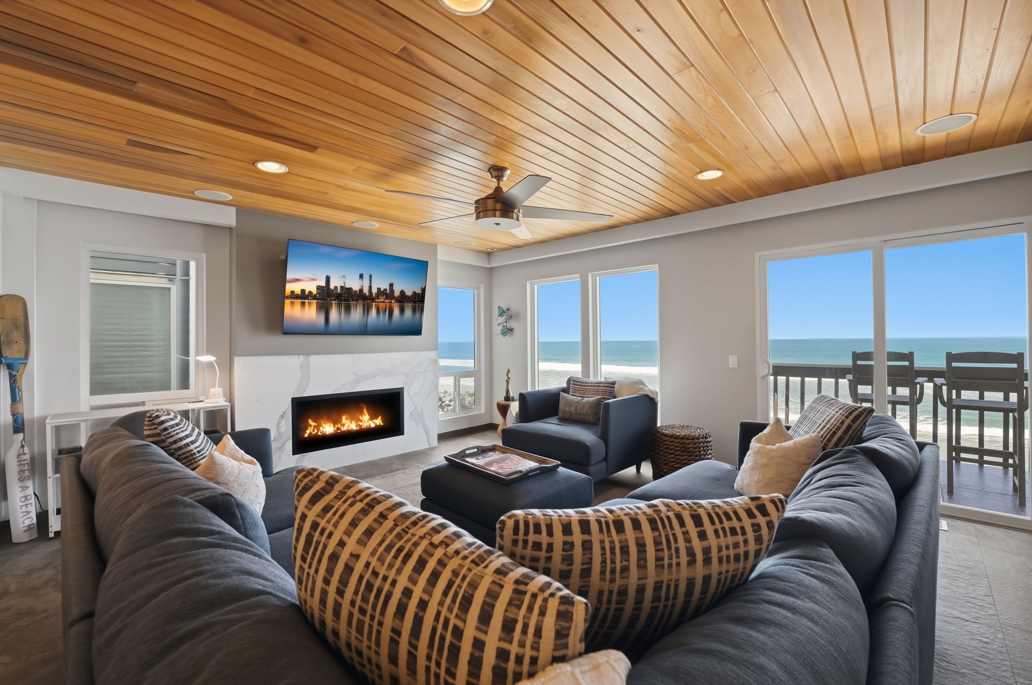 Smart TV, fireplace