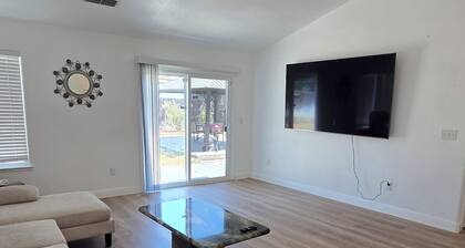 3-bedroom house in Los Banos, close to downtown restaurants and shopping.