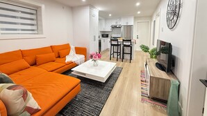 Unclassified image, 4 of 19, button - Modern Comfort Guest suite|South Surrey/White Rock (Surrey)