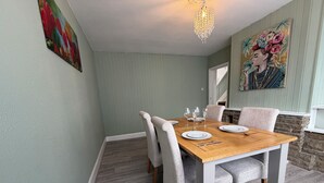 Unclassified image, 3 of 14, button - Home in Heart of Leeds /drive way parking 10 minutes to city centre (Leeds)