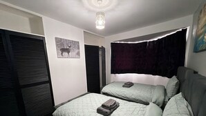 Unclassified image, 2 of 14, button - Home in Heart of Leeds /drive way parking 10 minutes to city centre (Leeds)